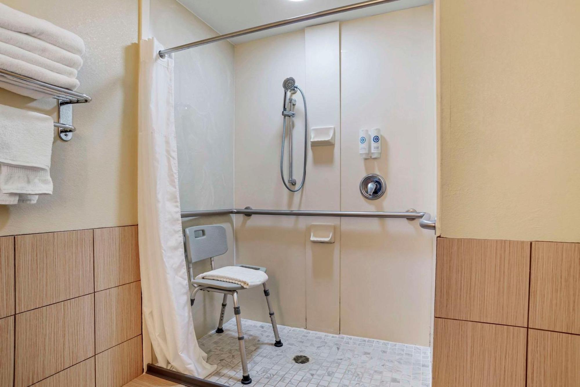 King Room - Accessible/Non-Smoking